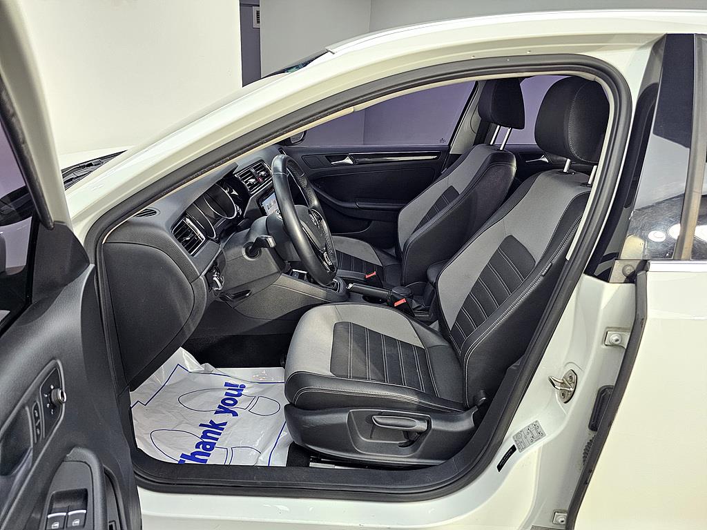 Volkswagen Jetta - Vista 8