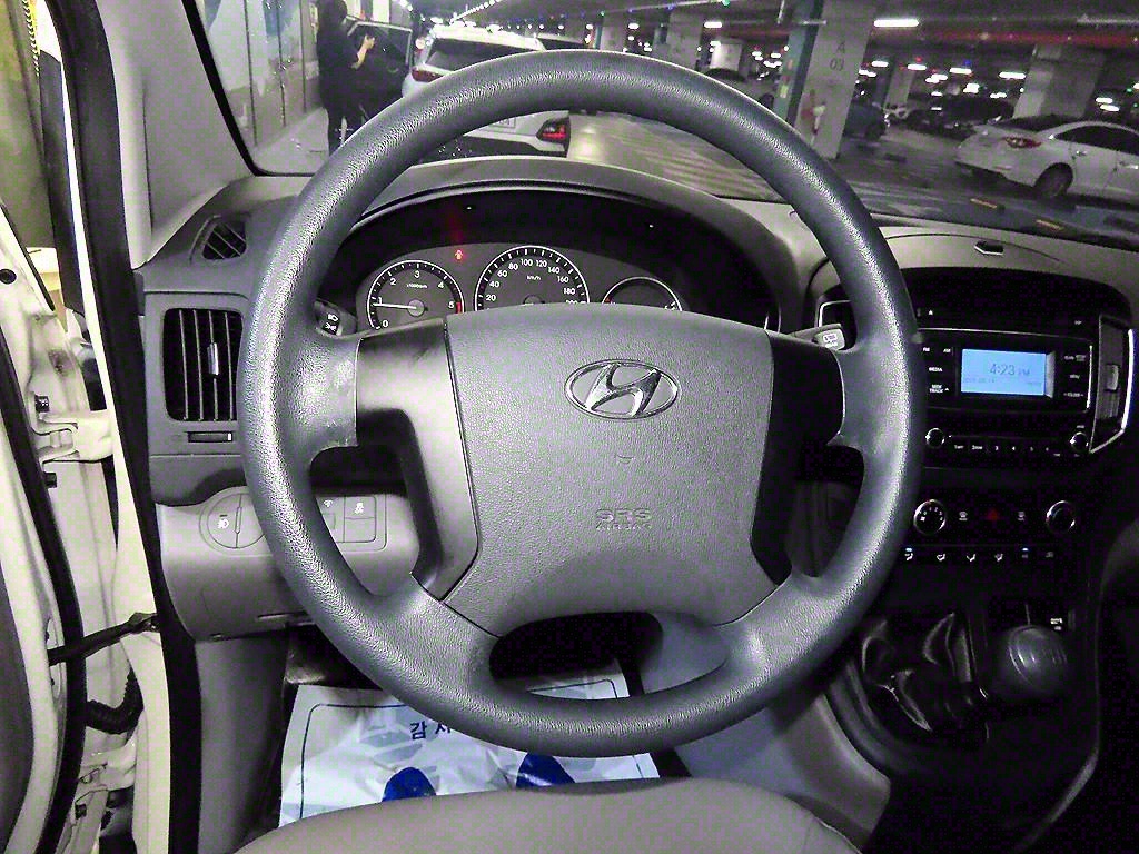 HYUNDAI Starex - Vista 8