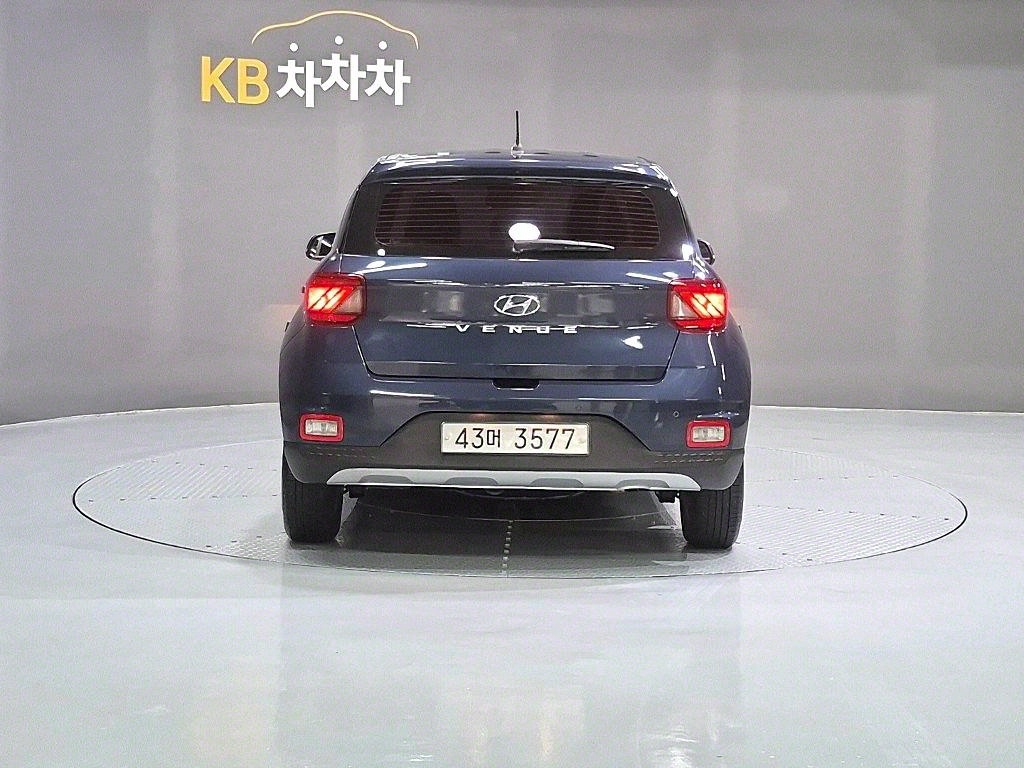 HYUNDAI Venue - Vista 4