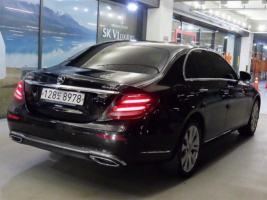 Mercedes Benz E class - Vista 4