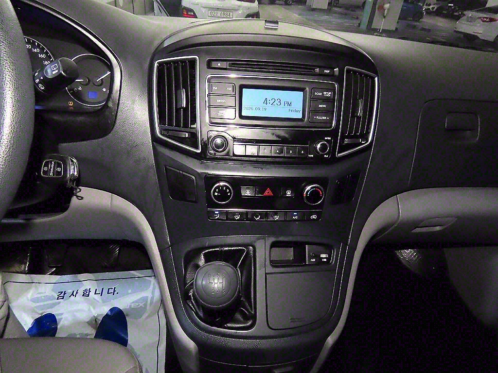 HYUNDAI Starex - Vista 11