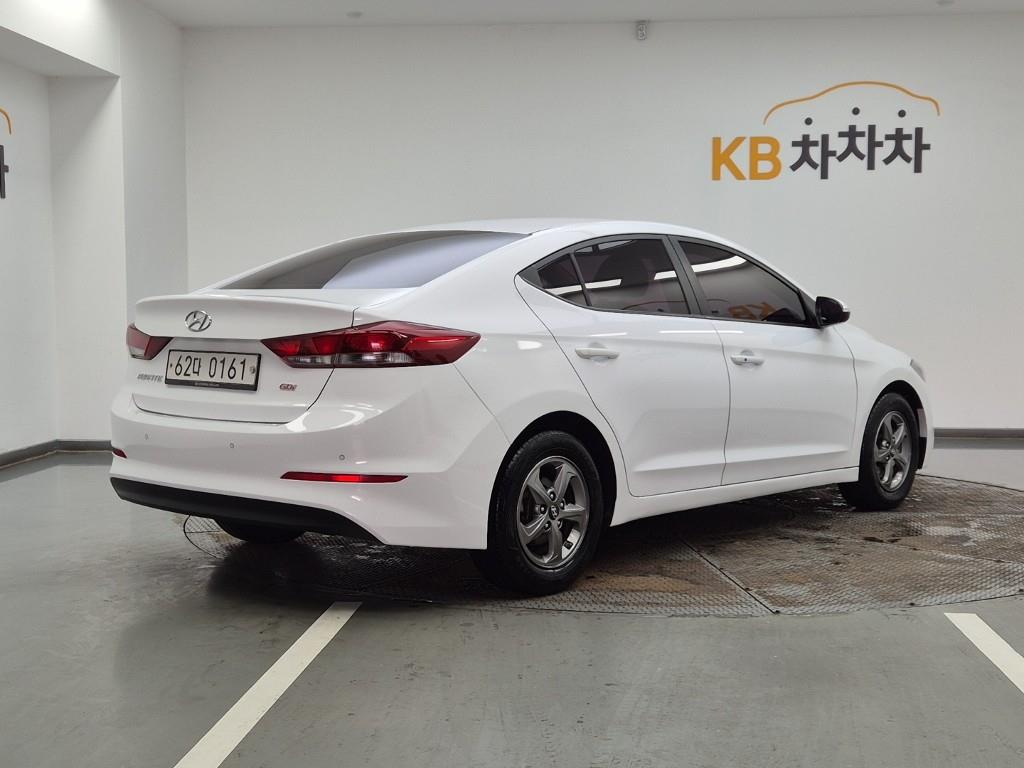 HYUNDAI Avante - Vista 4