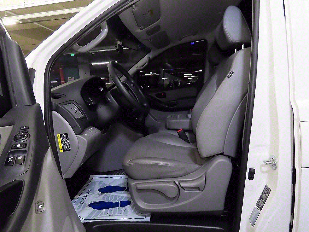 HYUNDAI Starex - Vista 6