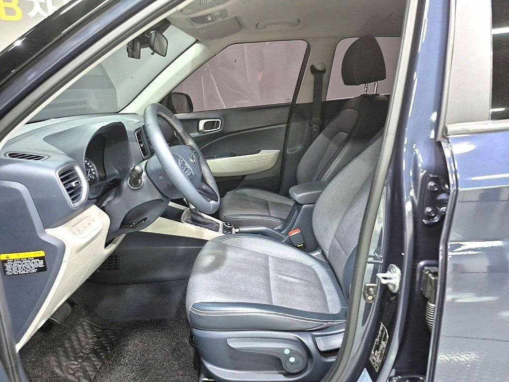 HYUNDAI Venue - Vista 8