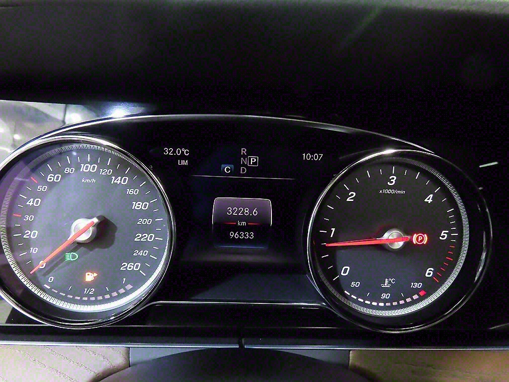 Mercedes Benz E class - Vista 9