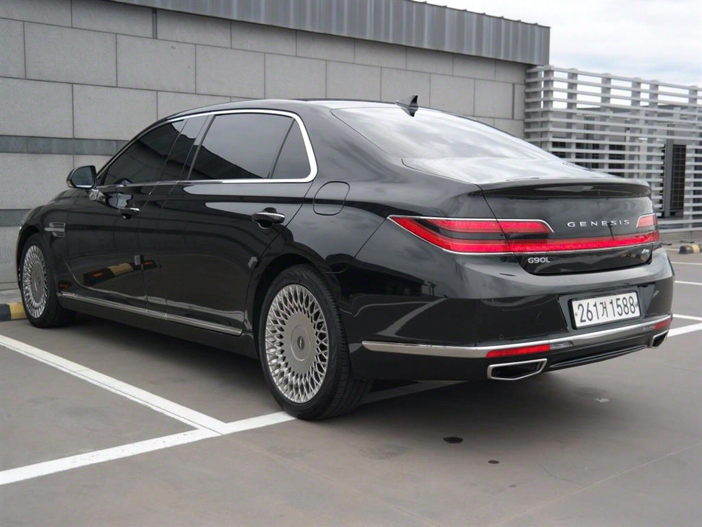 Genesis G90 - Vista 7