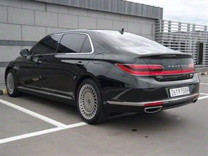 Genesis G90 - Vista 8