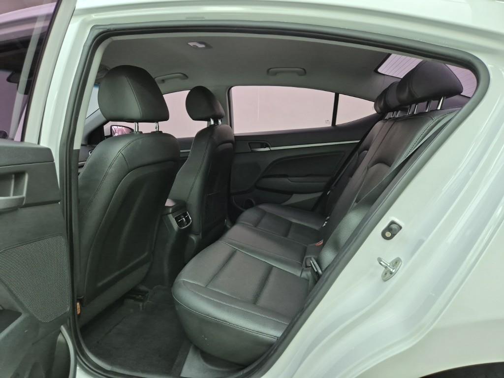 HYUNDAI Avante - Vista 12