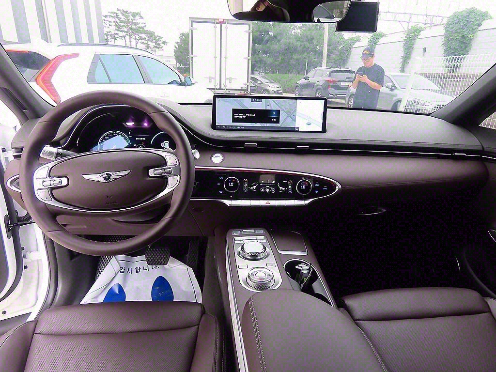 Genesis GV70 - Vista 7