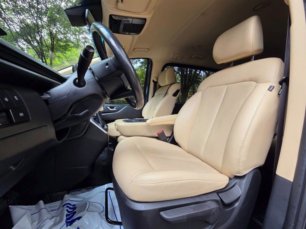 HYUNDAI Staria - Vista 5