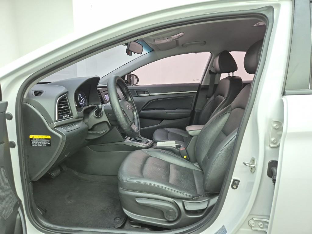 HYUNDAI Avante - Vista 11