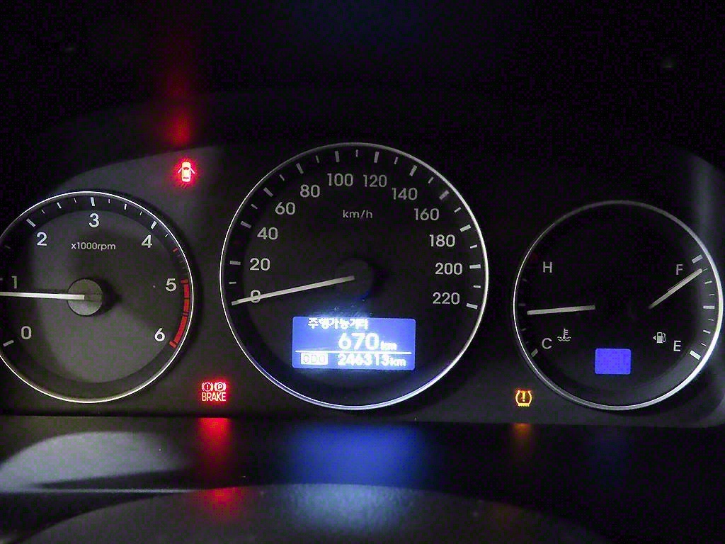 HYUNDAI Starex - Vista 9