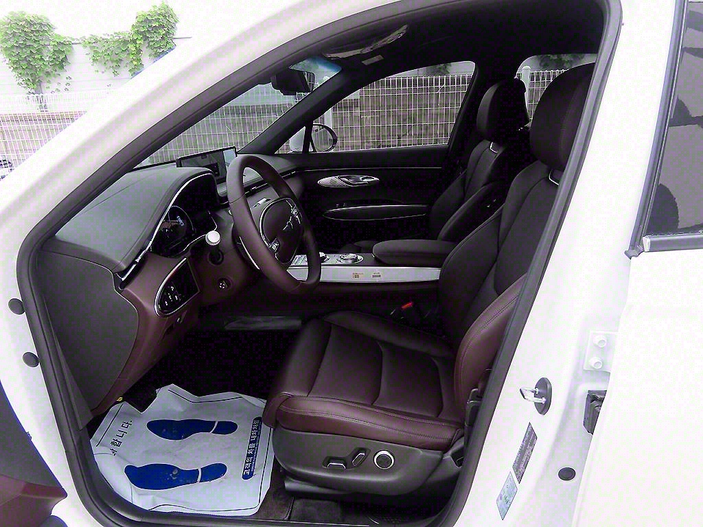 Genesis GV70 - Vista 5