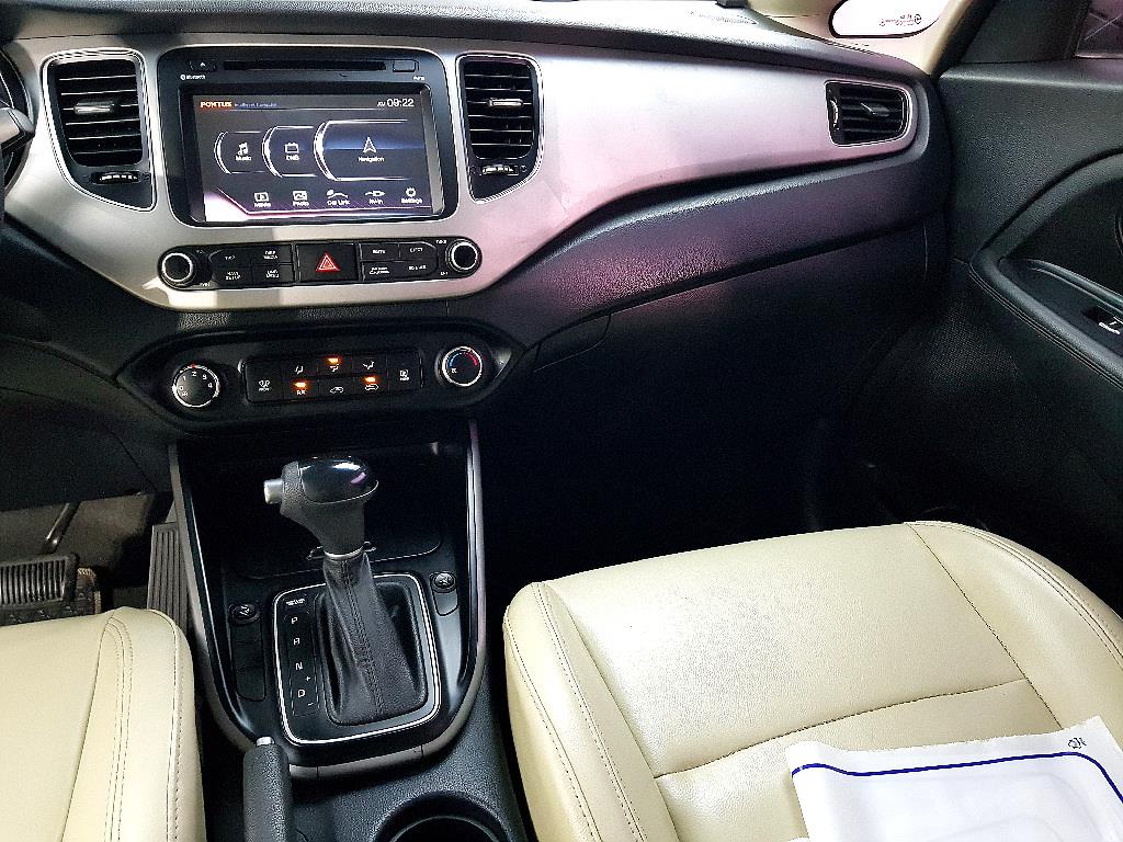 KIA Carens - Vista 10