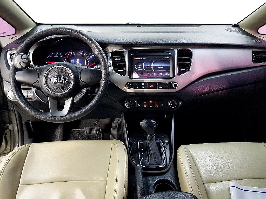 KIA Carens - Vista 5
