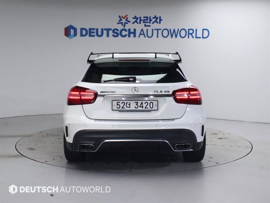 Mercedes Benz GLA Class - Vista 4