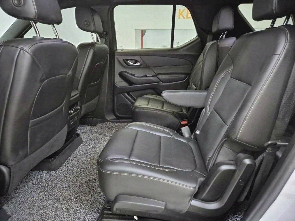 Chevrolet Travers - Vista 12