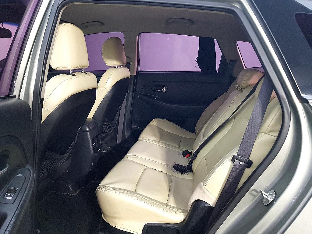 KIA Carens - Vista 9