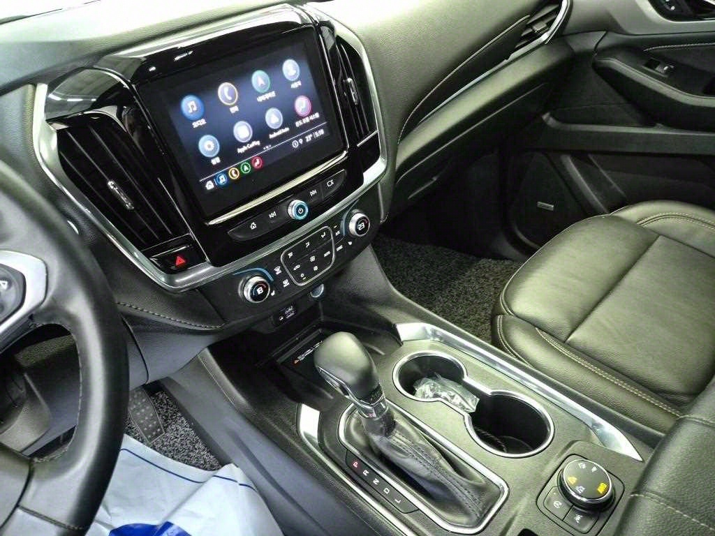 Chevrolet Travers - Vista 10