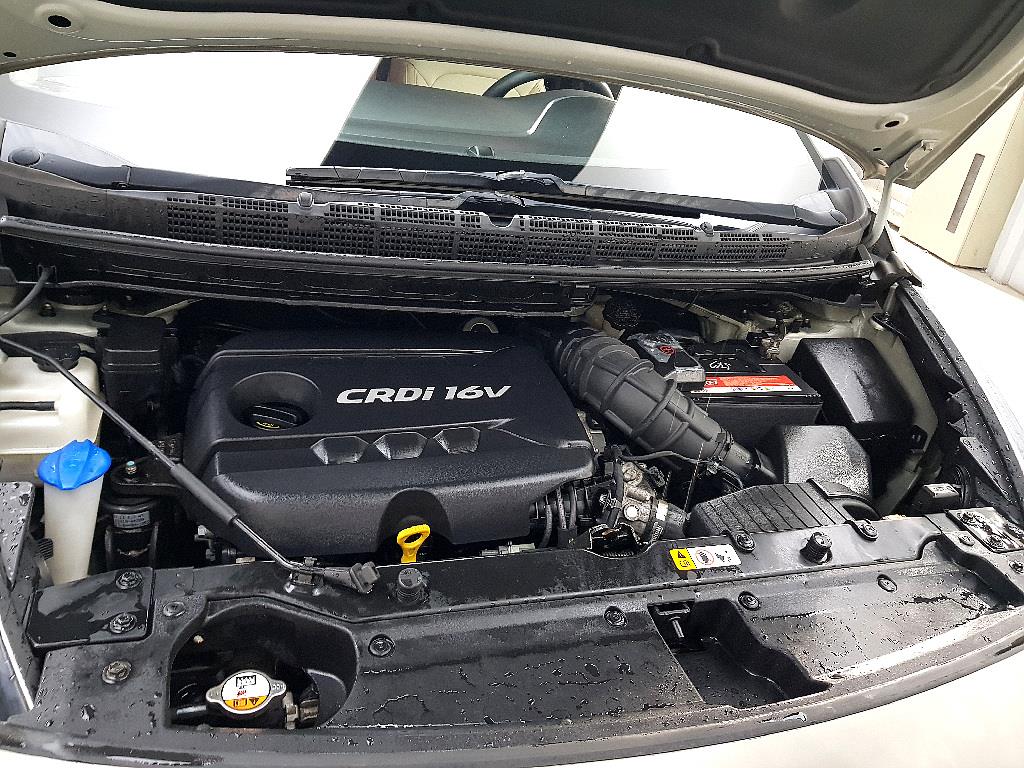 KIA Carens - Vista 6