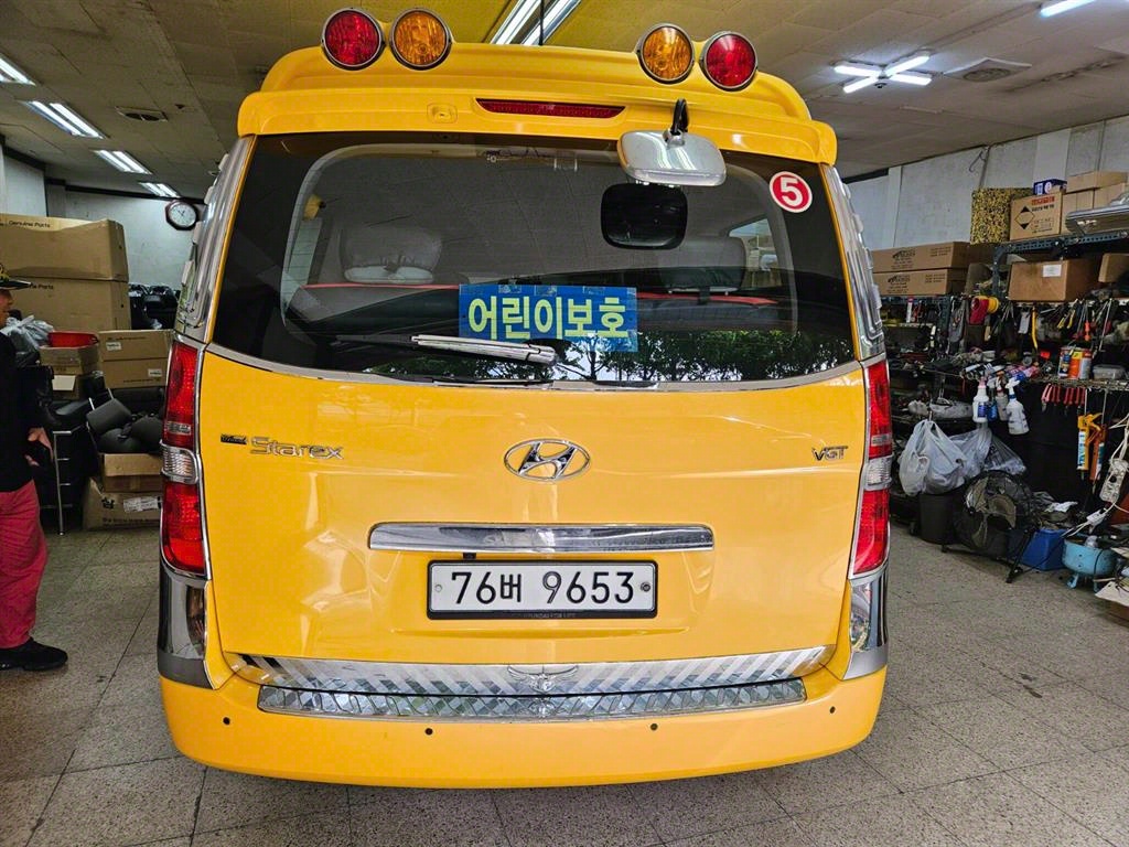 HYUNDAI Starex - Vista 4