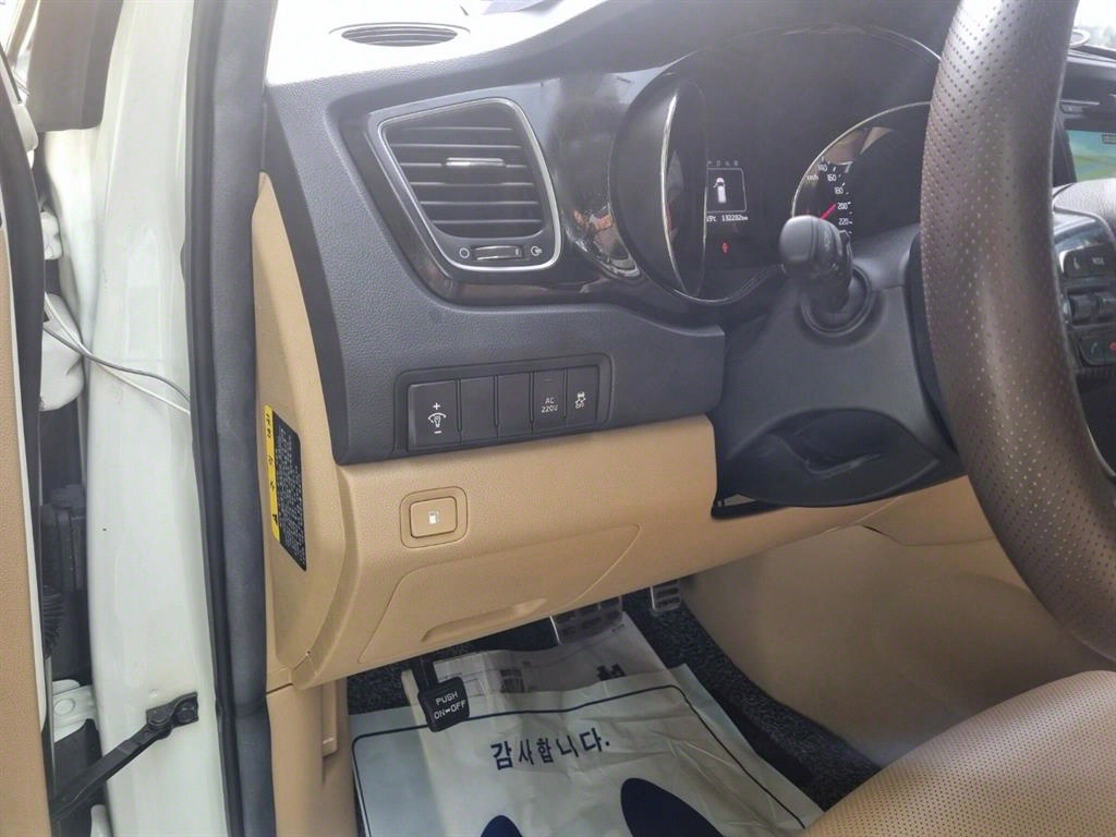 KIA Carnival - Vista 5