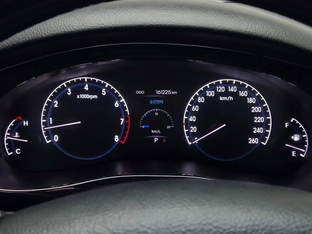 HYUNDAI Genesis - Vista 5