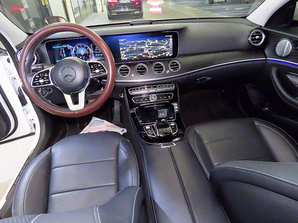 Mercedes Benz E class - Vista 10