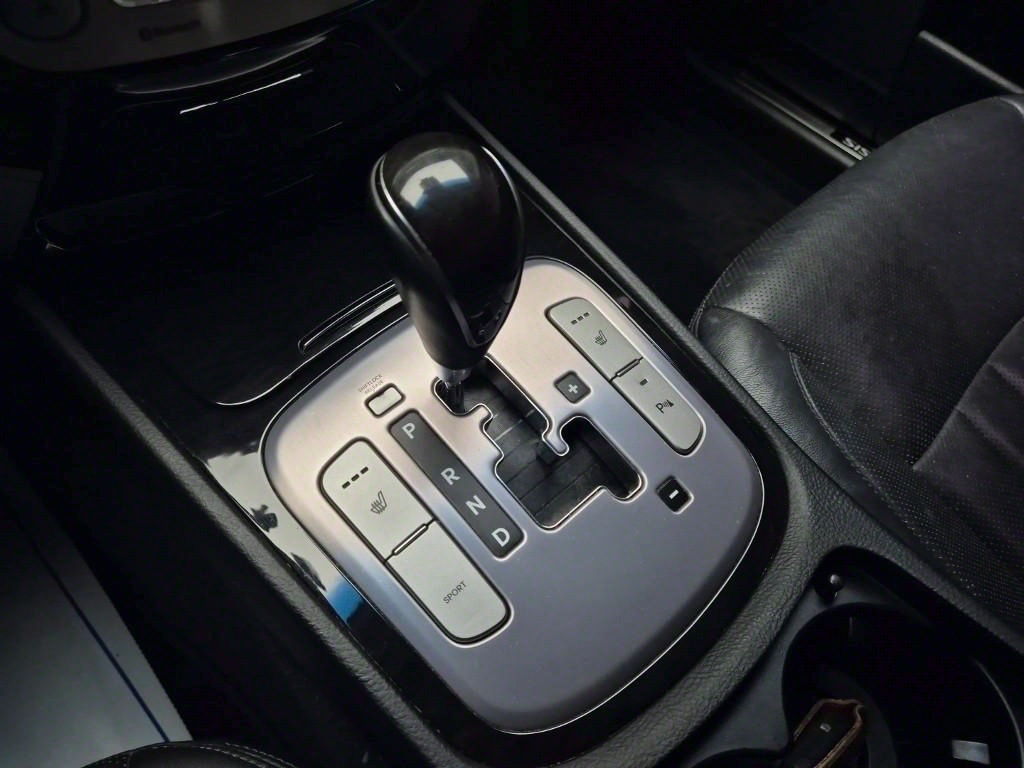 HYUNDAI Genesis - Vista 11