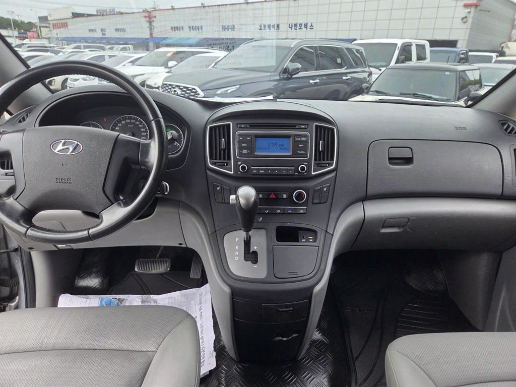 HYUNDAI Starex - Vista 8