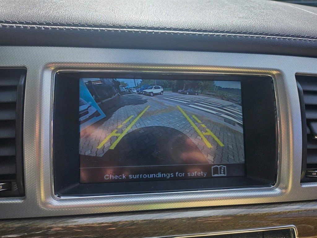 Jaguar XF - Vista 10