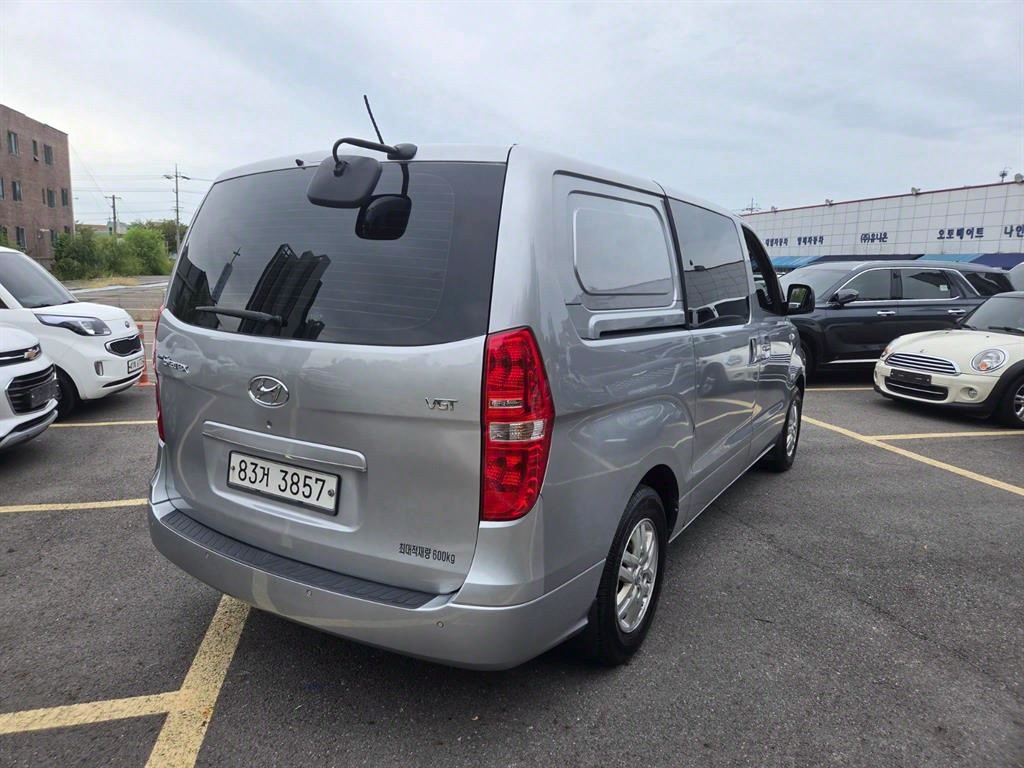 HYUNDAI Starex - Vista 4