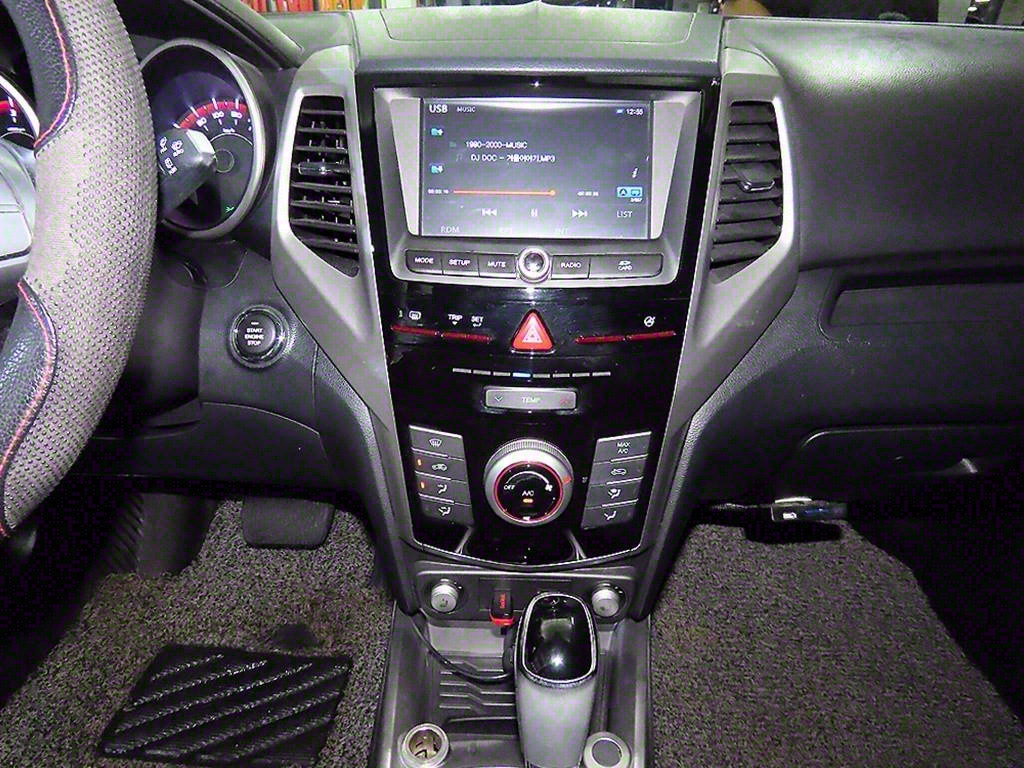 Ssangyong Tivoli - Vista 11