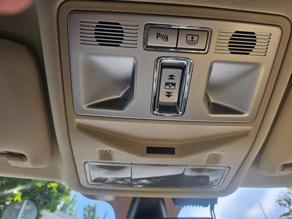 Jaguar XF - Vista 12