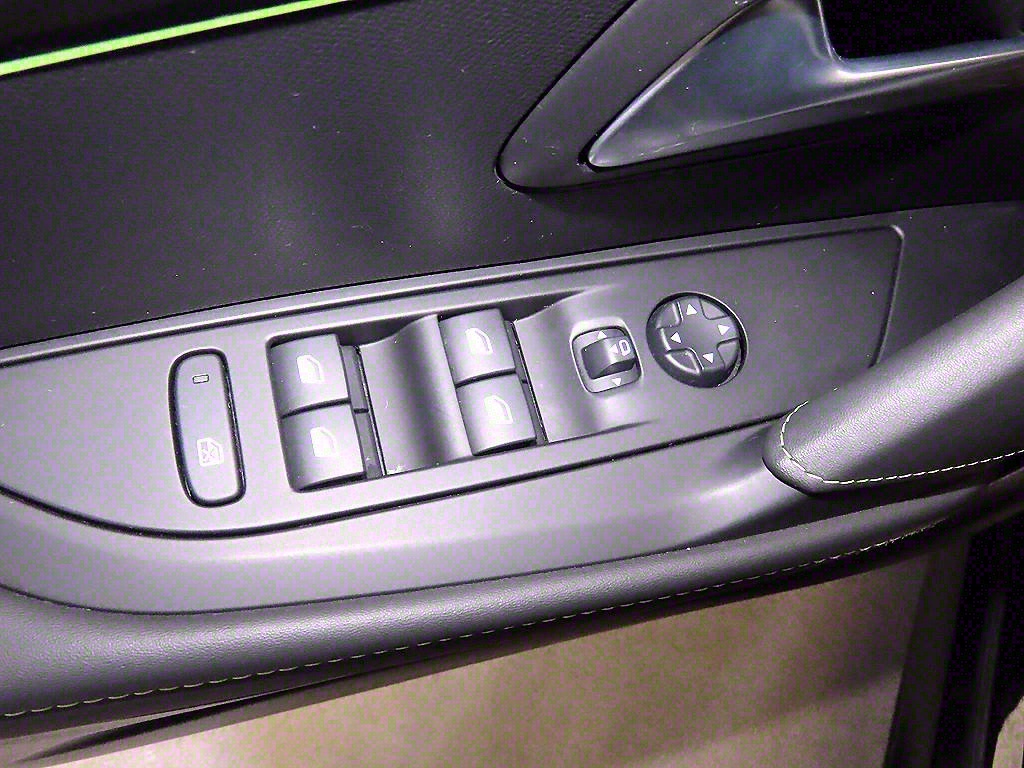 Peugeot 208 2023 Negro - Importación desde Corea - HF Imports Iquique - Foto 13