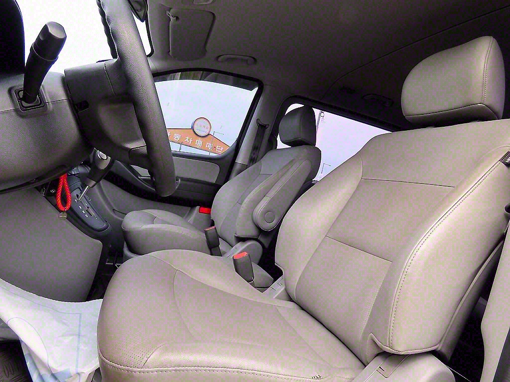 HYUNDAI Starex - Vista 5