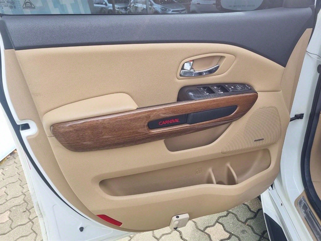 KIA Carnival - Vista 4