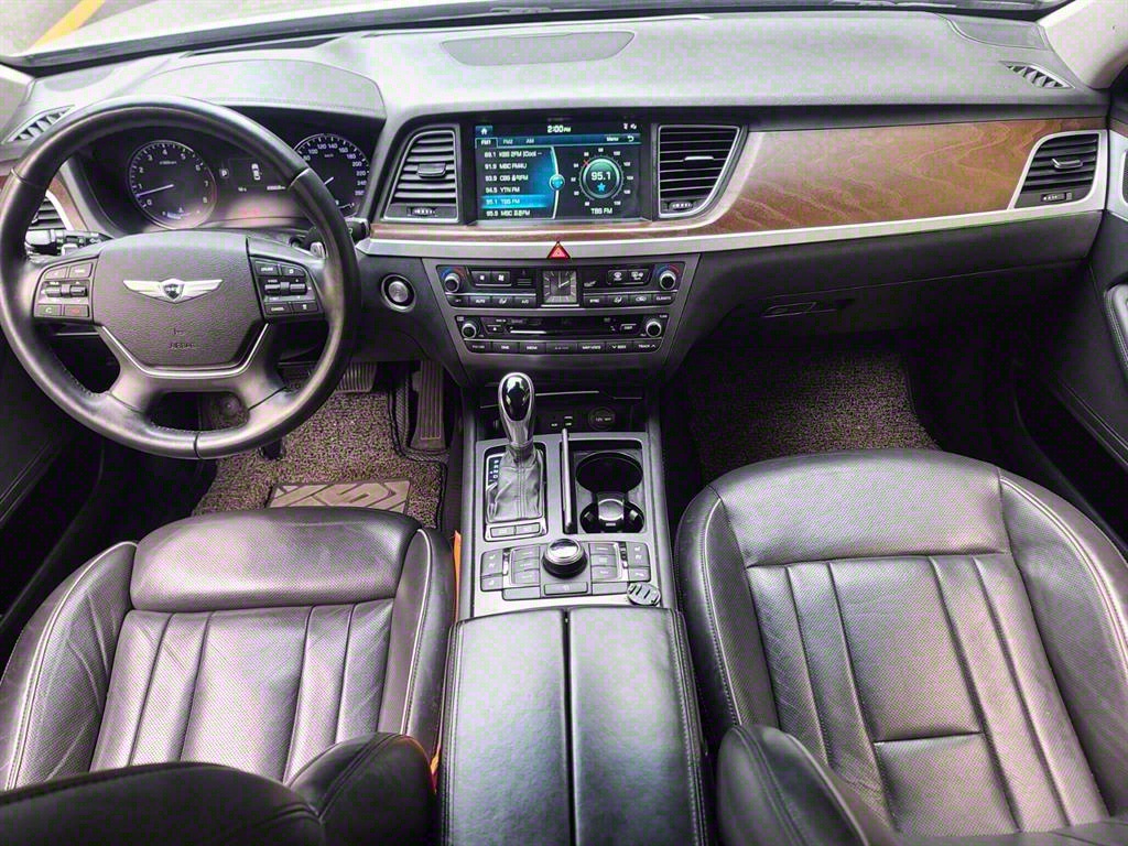 HYUNDAI Genesis - Vista 9
