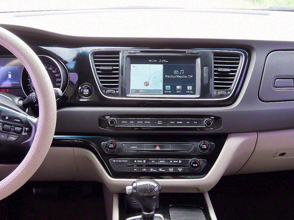 KIA Carnival - Vista 11
