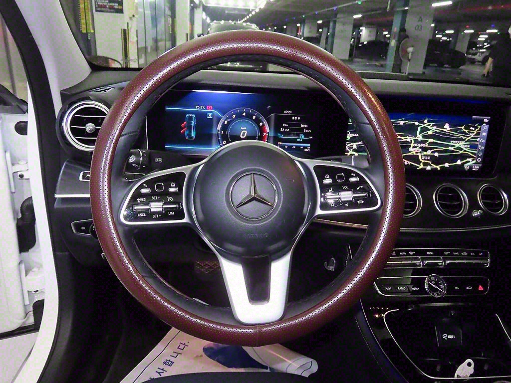 Mercedes Benz E class - Vista 8