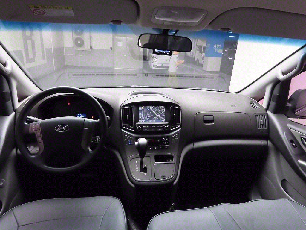 HYUNDAI Starex - Vista 6