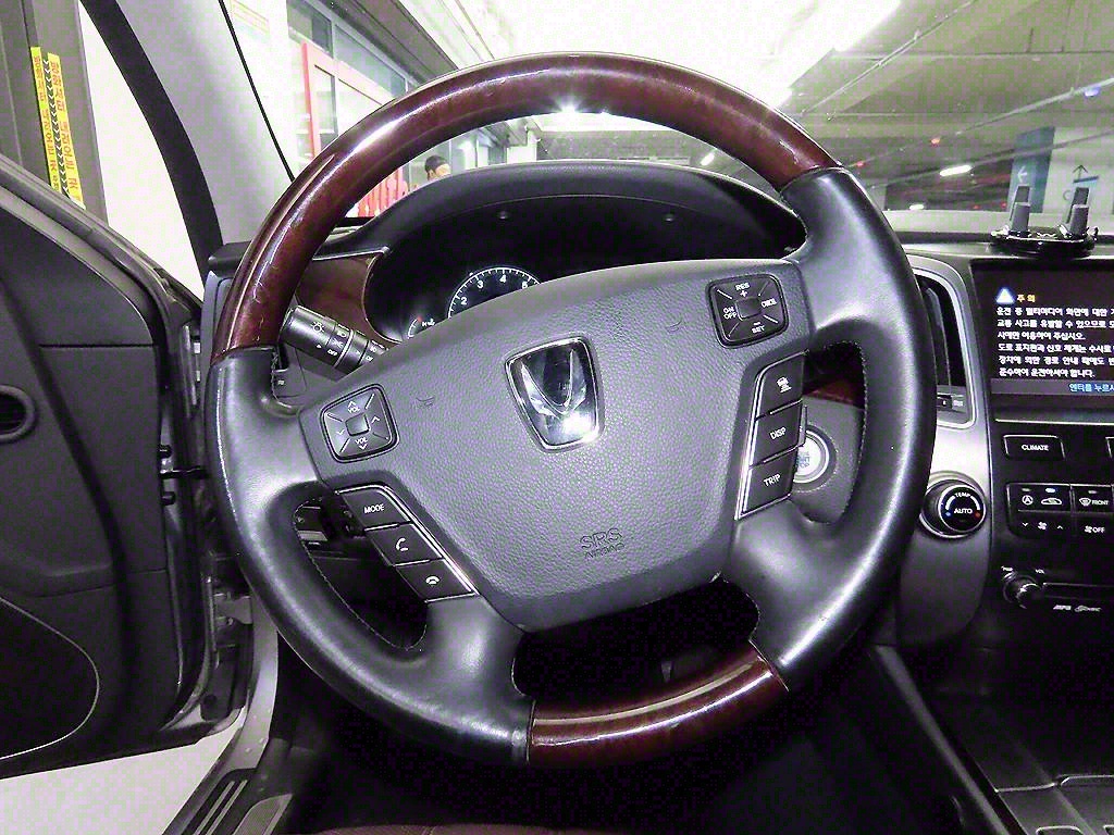 HYUNDAI Equus - Vista 7