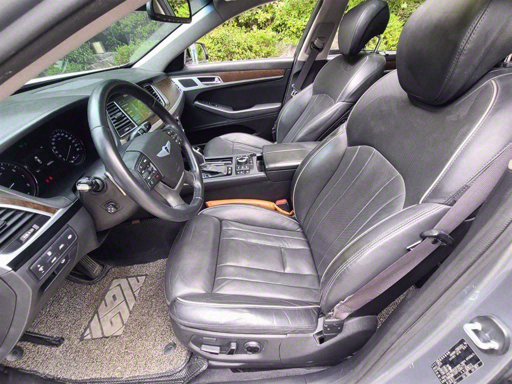 HYUNDAI Genesis - Vista 7