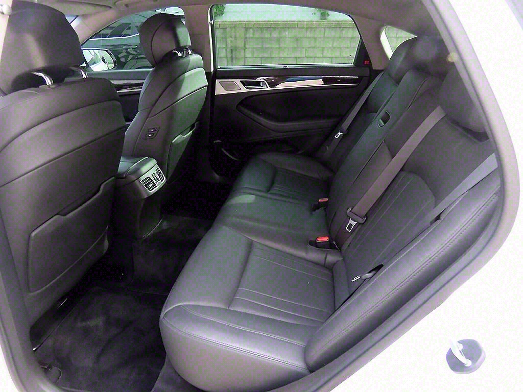 Genesis G80 - Vista 6