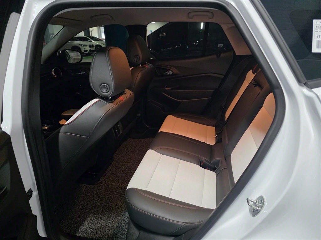 Chevrolet Trax - Vista 11