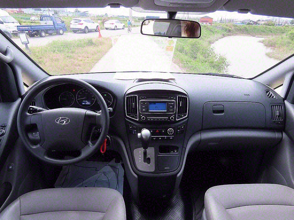 HYUNDAI Starex - Vista 10