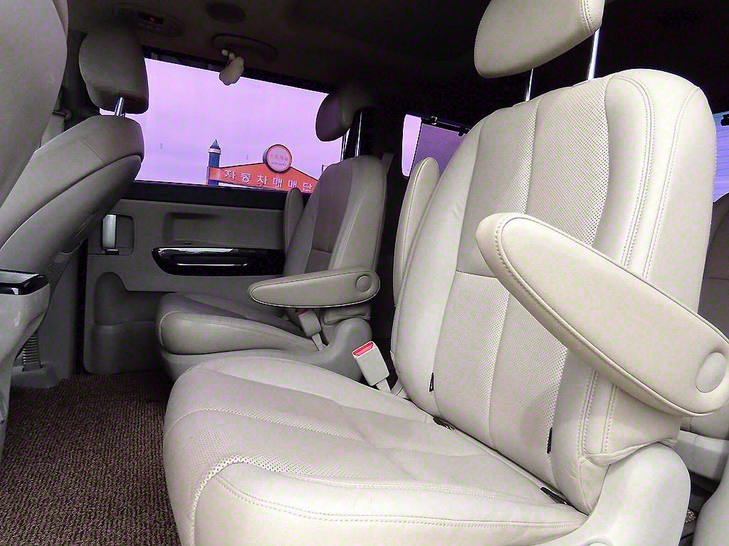 KIA Carnival - Vista 6