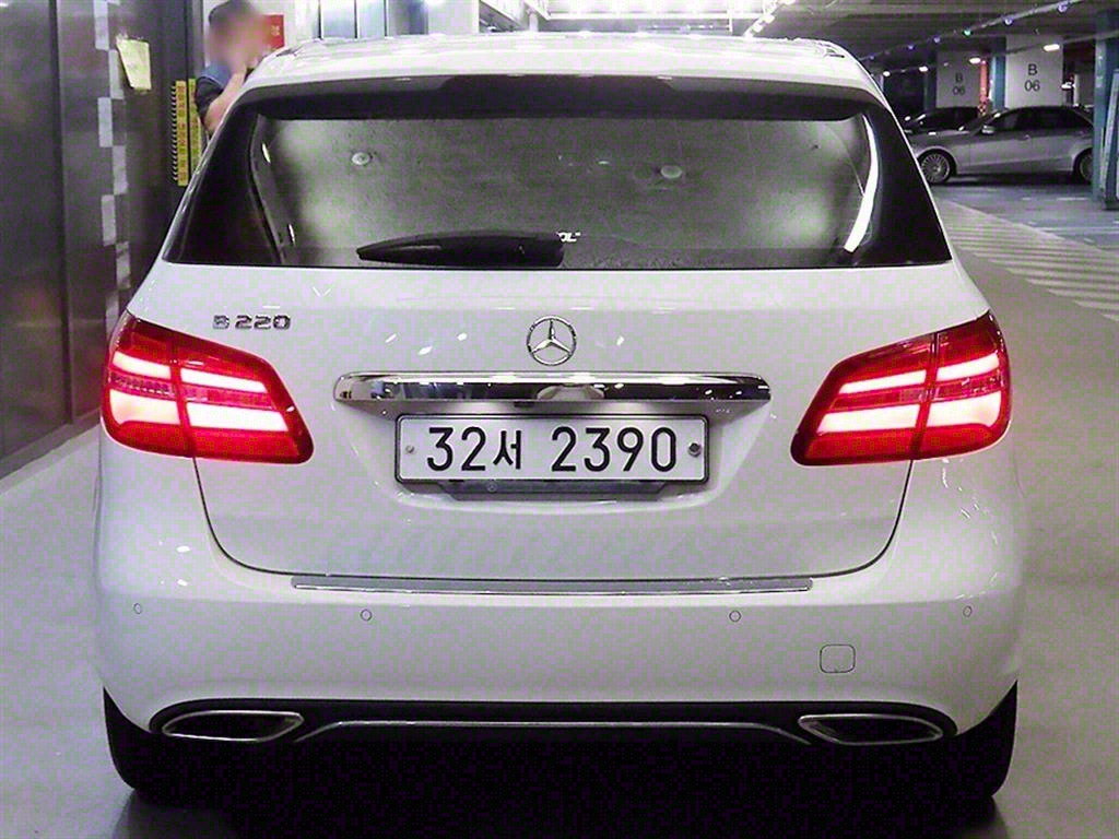 Mercedes Benz B Class (MY B) - Vista 5