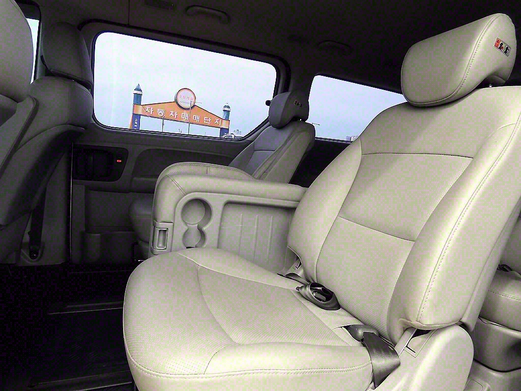 HYUNDAI Starex - Vista 6