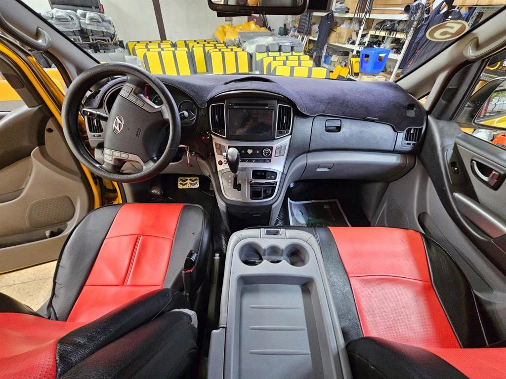 HYUNDAI Starex - Vista 8